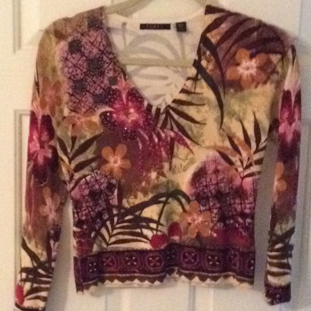 Ladies v- neck long sleeve top